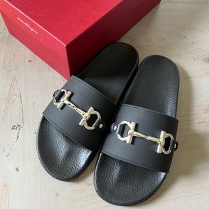 Ferragamo Groove Gancini Pool Slide Sandals US9